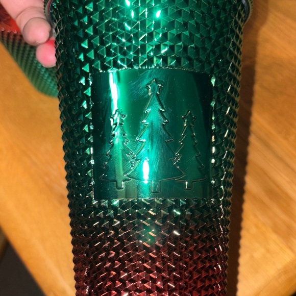 Holiday Style Red and Green Holiday Tumblers 23.5 oz - Picture 3 of 4